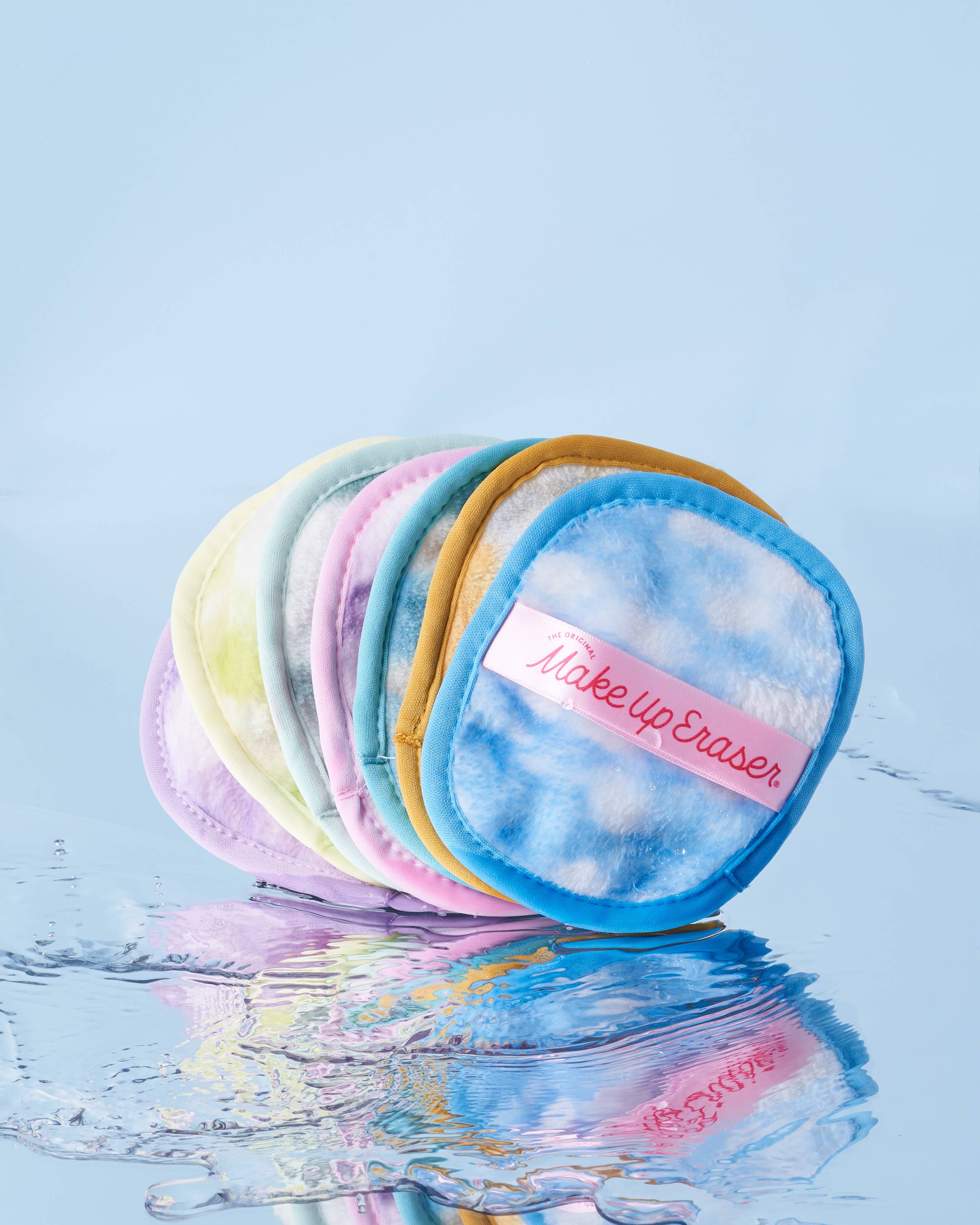 Cloud 9 MakeUp Eraser 7-Day Gift Set & Cosmetic Bag, photo 3 of 8
