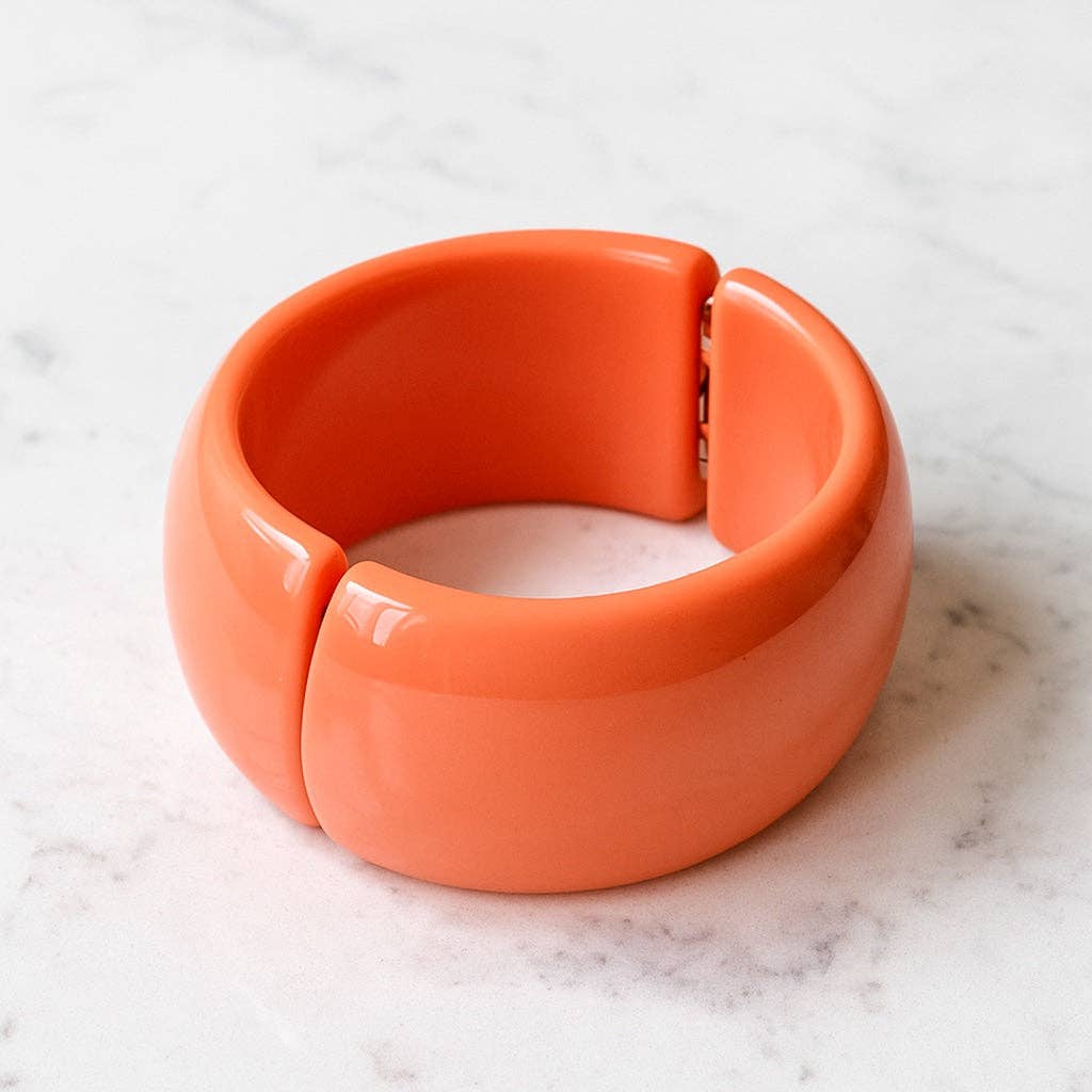 Coral – Vintage Lucite Clamper Bracelet, photo 1 of 3